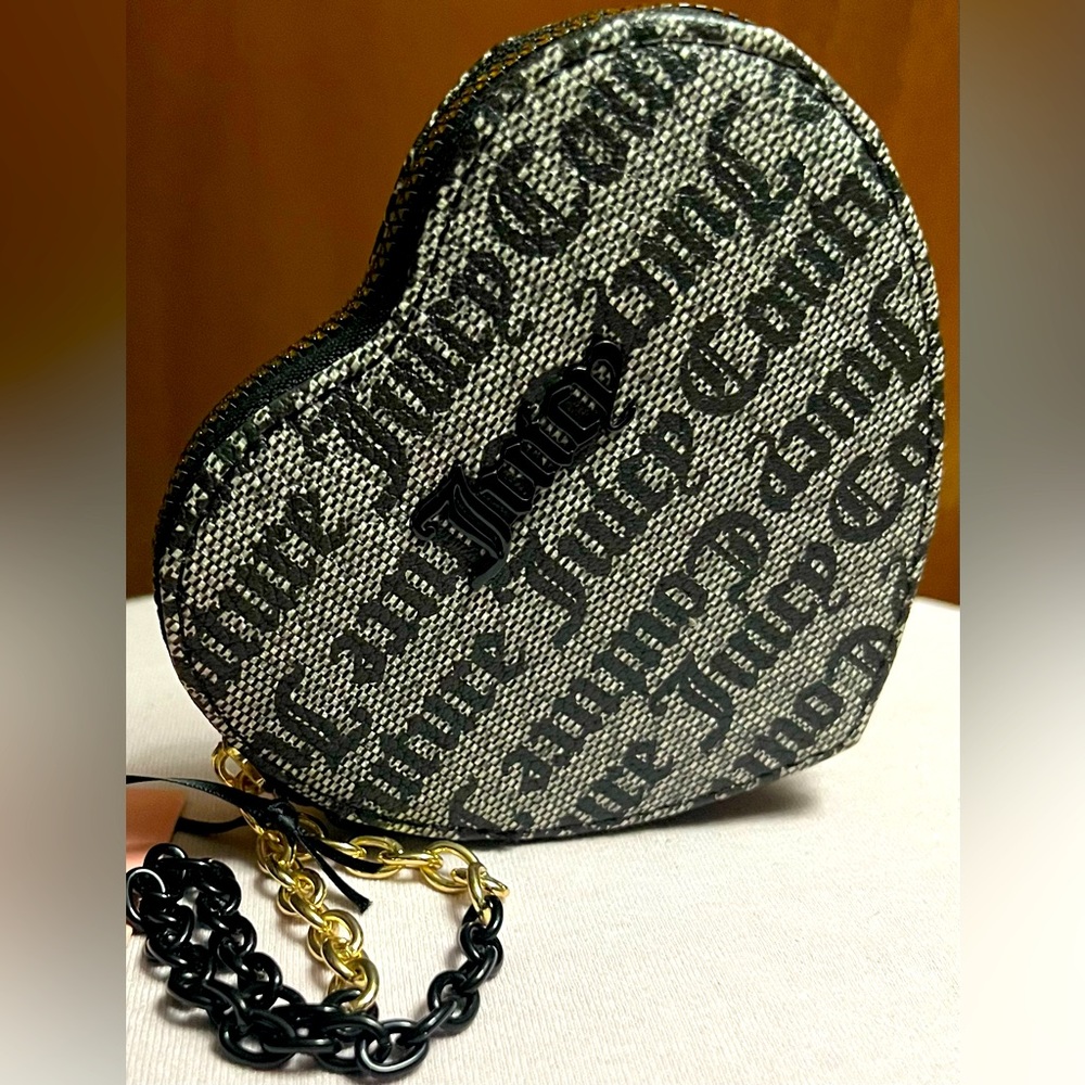 Juicy Couture Black Beige Heart Zip Around Wallet